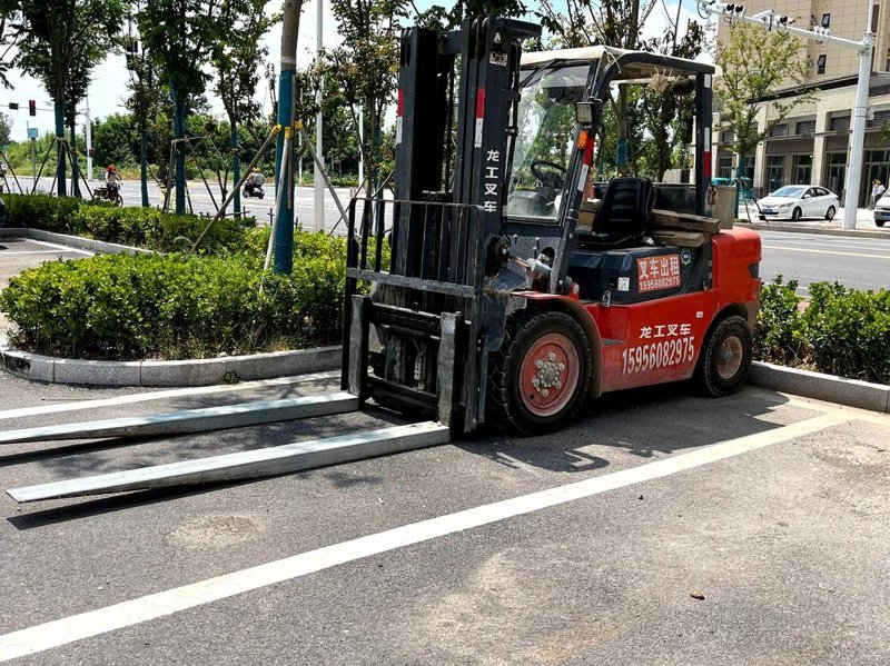 句容叉车租赁选购指南：为企业节省成本保驾护航